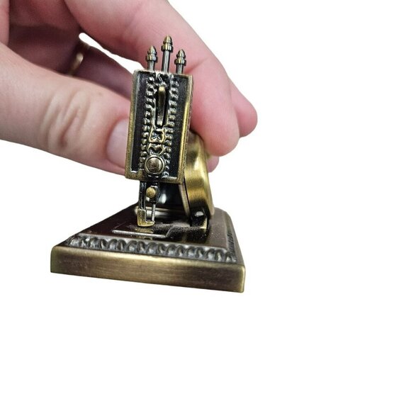 Vintage Brass Sewing‎ Machine Mini Clock Quartz Movement Not Tested Need Battery - Picture 5 of 10